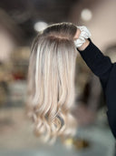 Peluca Chloe de 16" anudada a mano